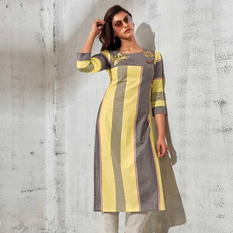 Pantone Farben des Jahres 2021 Grau und Gelb kombinieren Kleidung