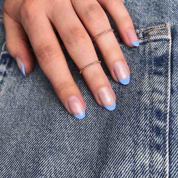 Pastel Tips Nageltrend Micro French Nails Nageldesigns für kurze Nägel