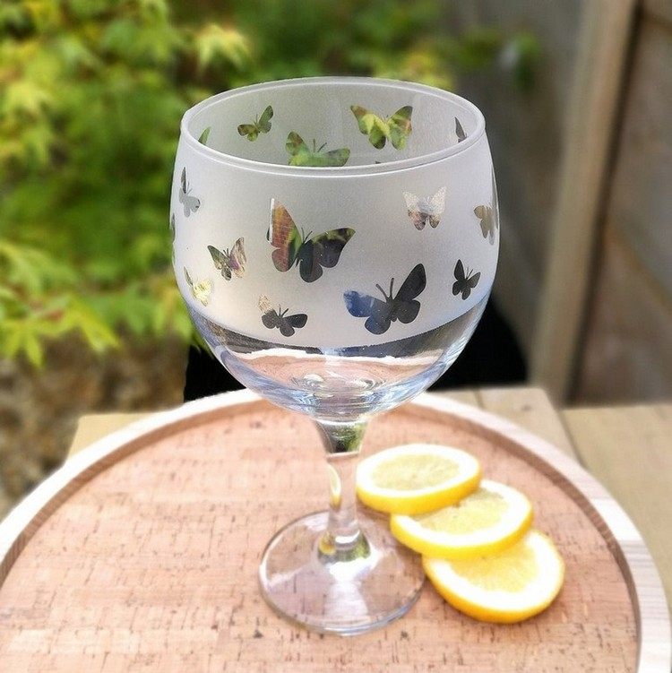 Schmetterlinge auf Weinglas ätzen mit Ätzpaste selber machen