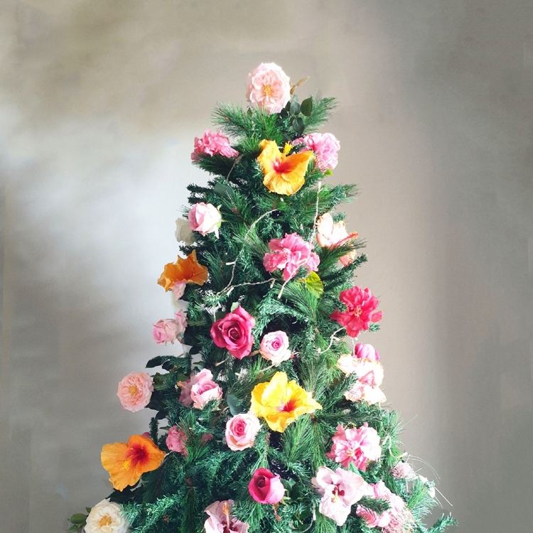 Schmücken Sie Ihren Weihnachtsbaum mit Blumen