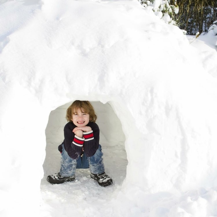 Schneeiglu für Kinder selber machen, aber nur unter Aufsicht nutzen