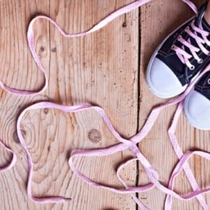 Schuhe binden lernen mit Kindern - Tipps, Anleitungen und Sprüche