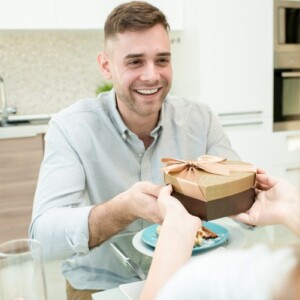 Valentinstag Geschenk Mann einfache Geschenkideen für Freund