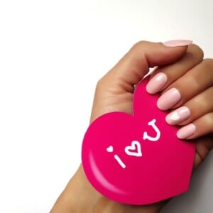 Valentinstag Nägel Nageldesign Ideen Pastellrosa Nagellack Trends