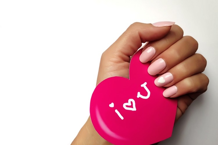 Valentinstag Nägel Nageldesign Ideen Pastellrosa Nagellack Trends