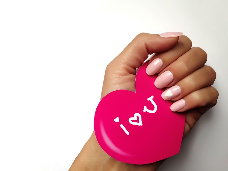 Valentinstag Nägel Nageldesign Ideen Pastellrosa Nagellack Trends