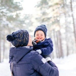 Wie Baby im Winter anziehen wenn es schneit