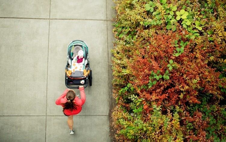 Wie Gewicht verlieren nach Geburt Bewegung Spaziergänge mit Buggy