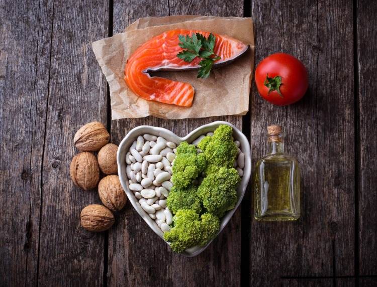 gesunde ernährung mit ausgewogenen mengen an cholesterin und protein