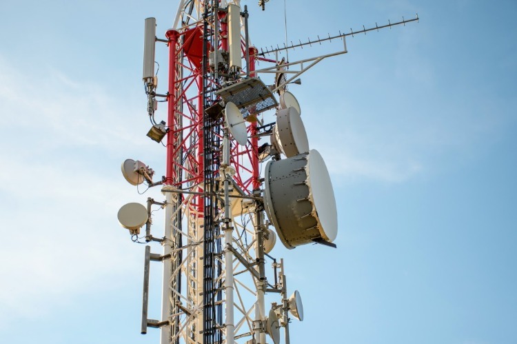 moderne antenen für die übertragung von hochfrequenten elektromagnetischen feldern von 5g netzen