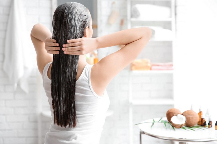 wie oft Haare waschen schuppige Kopfhaus Hausmittel Kopfhautpflege Tipps