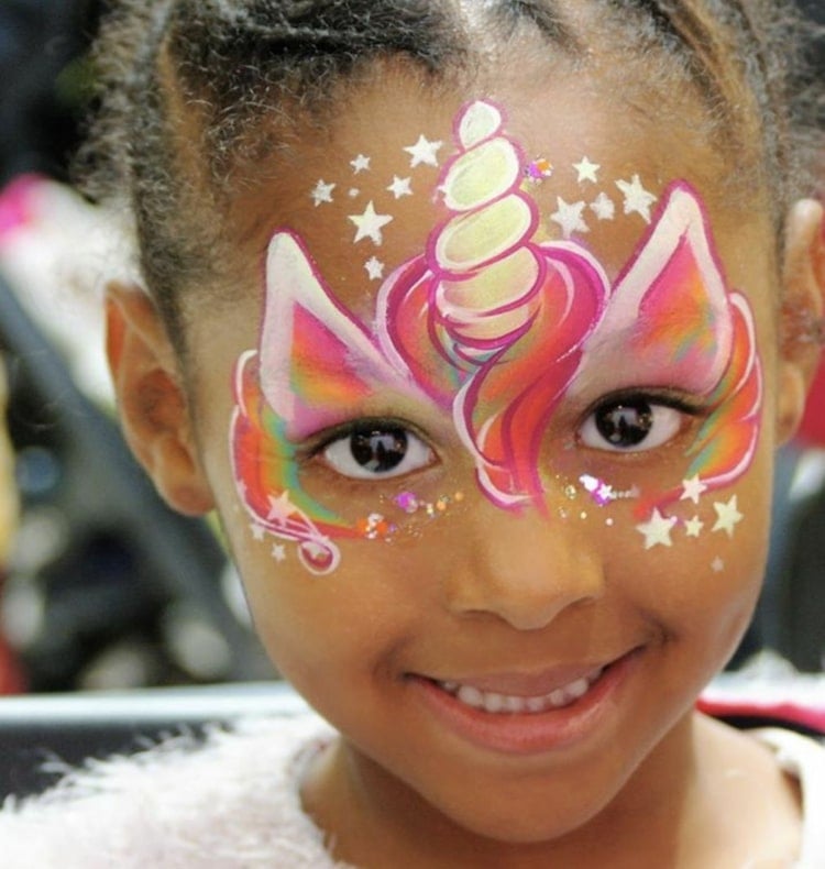 Augen-Make-up für Mädchen mit Sternen und Horn
