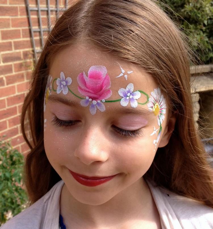 Blumenkrone Kinderschminke Idee zum Nachmachen Karneval