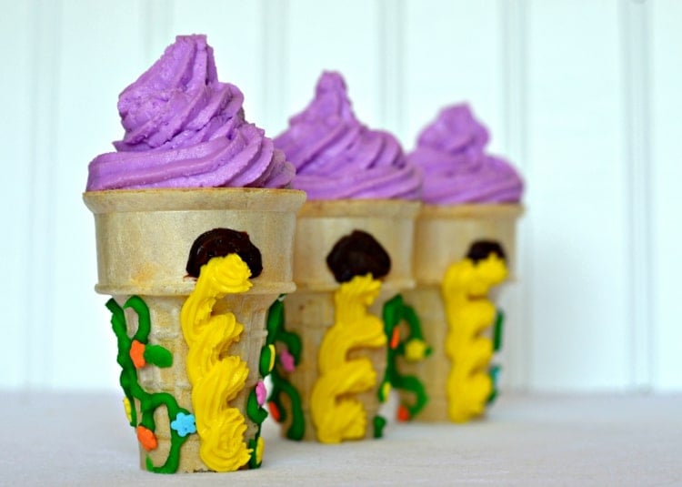 Cupcakes in Waffelbechern gestaltet in den Farben von Disneys Rapunzel