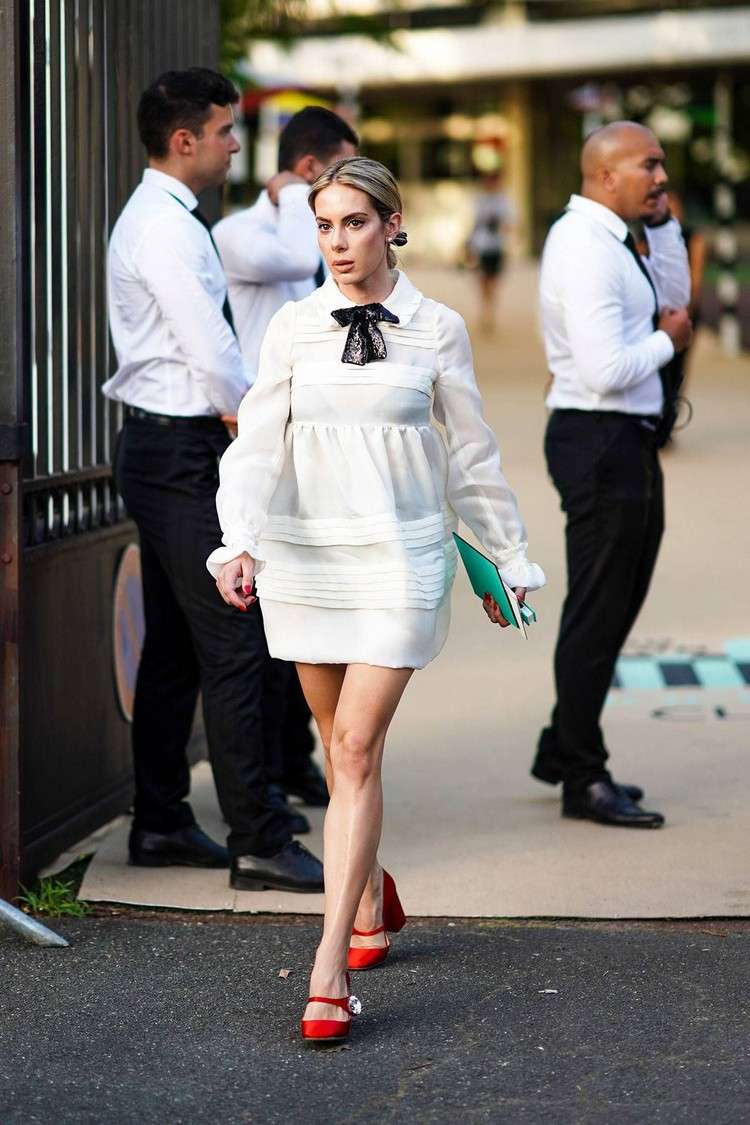 Hemdblusenkleid kombinieren Mary Janes Schuhe Trend 2021