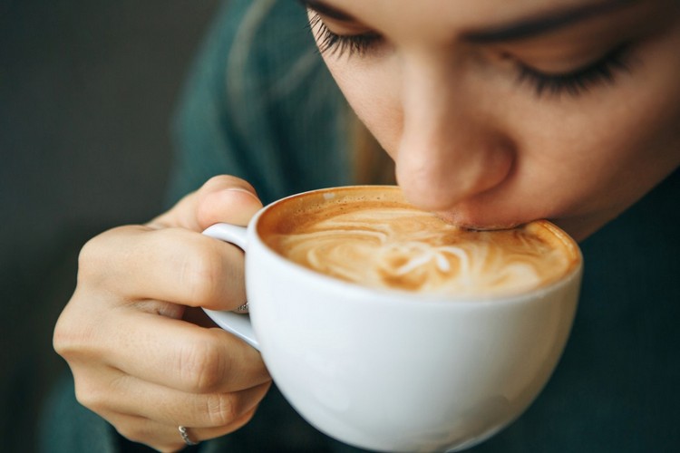 Kaffee trinken Wirkung auf Schlafphasen