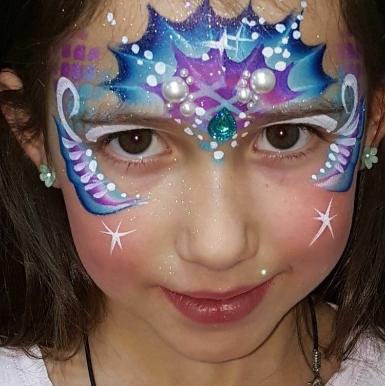Meerjungfrau schminken für Kinder mit Muschel-Krone mit Perlen