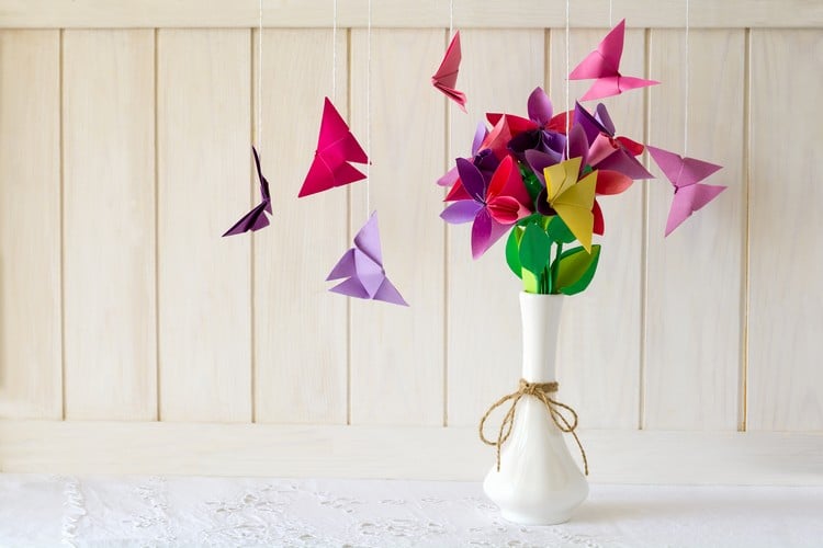 Origami Schmetterlinge und Blumen als Frühlingsdeko