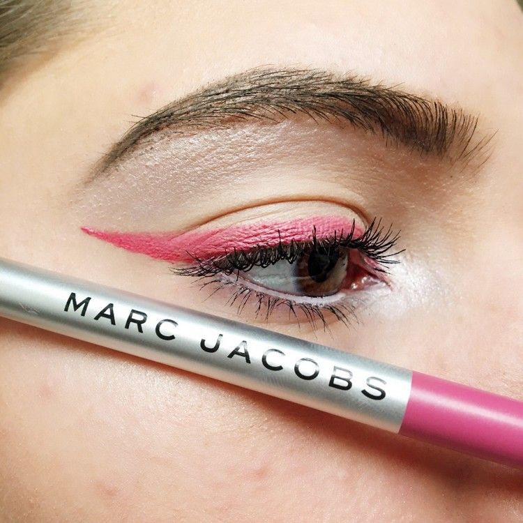 Pink Eyeliner welche Augen rosa Augen Makeup Trends