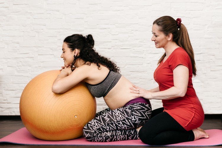 Rückenschmerzen Schwangerschaft Gründe Tipps zur Linderung