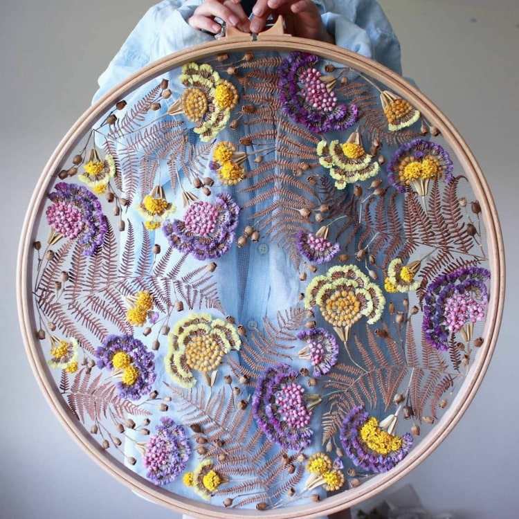 Traumhaft schöne Stickrahmen Deko mit getrockneten Blumen von Olga Prinku