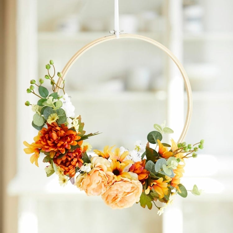 Türkranz mit Ring in warmen Farben gestalten - Idee für Frühling und Ostern mit Blumen
