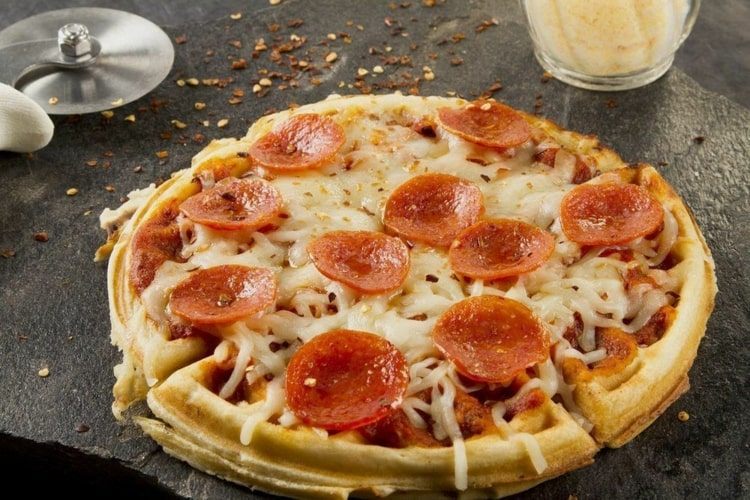 Waffeleisen Rezepte - Pizza mit fertigem oder selbst gemachtem Teig