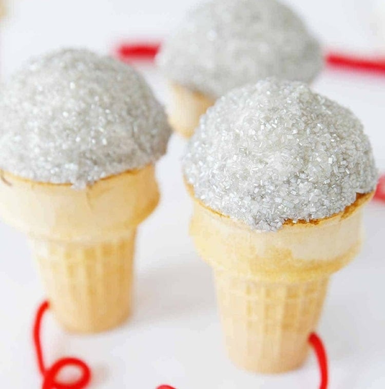 Witzige Idee mit Muffins in Form von Mikrofon mit silbernem Zucker