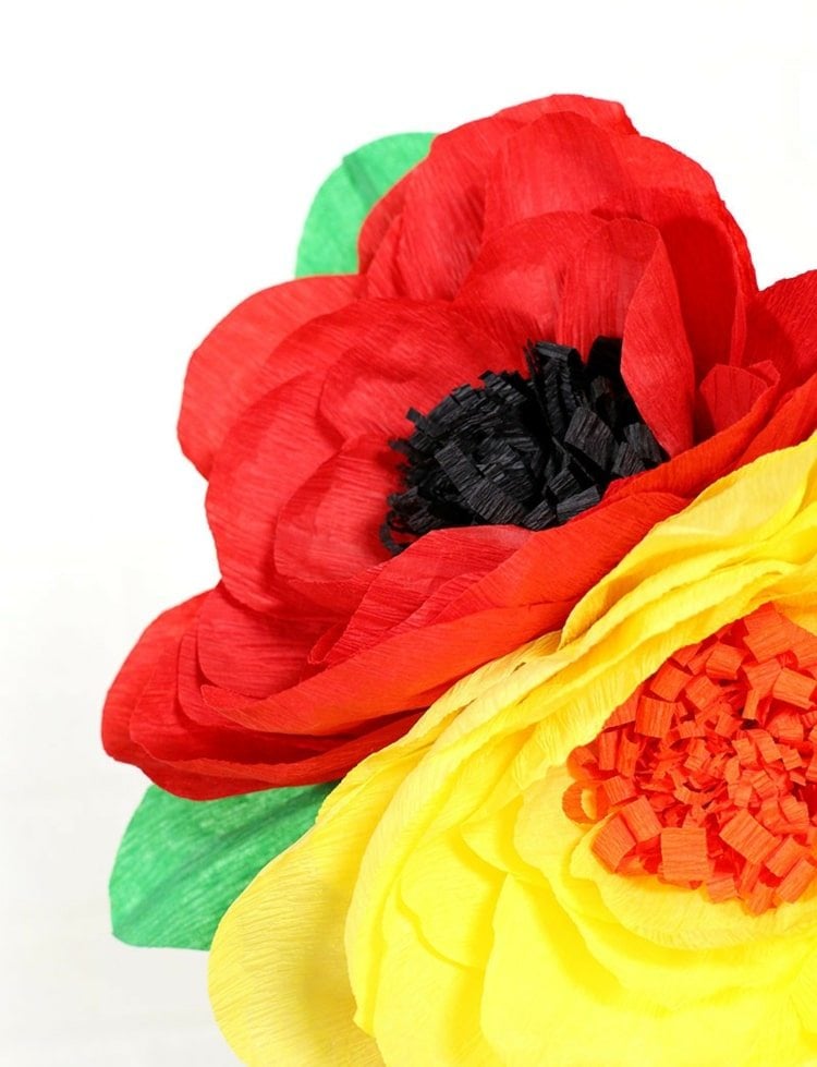 XXL Blumen aus Krepppapier basteln in bunten Farben - Einfache Anleitung
