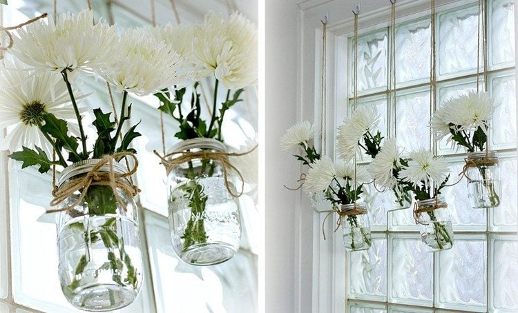 hängende Blumenvasen aus Einmachgläsern als Frühlingsdeko Fenster