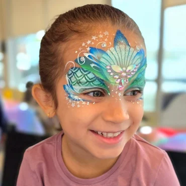 meerjungfrau schminken kind in blauen tönen