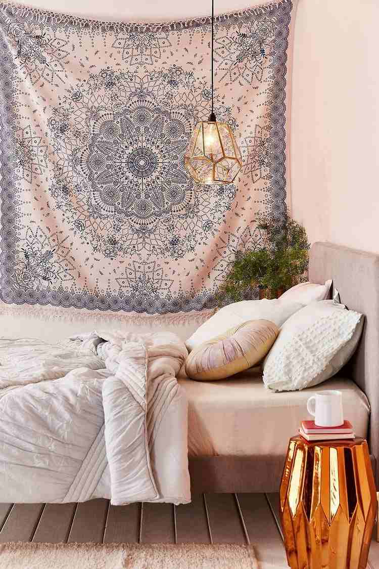 moderne Wandteppiche mit Mandala Motiven beliebt im Schlafzimmer