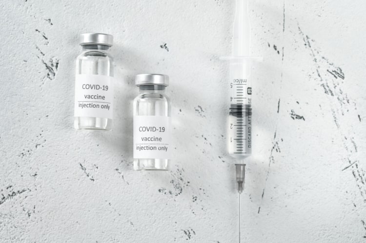 Biontech Impfstoff und Moderna mit hoher Wirksamkeit bei Covid-19