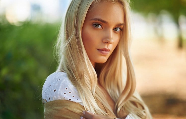 Weiblich blond braune haare grüne augen