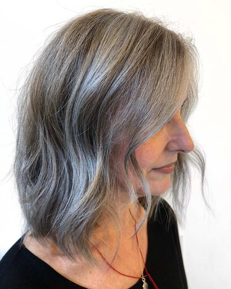 Graue Haare Frisuren schulterlang graue Haare mit Strähnen