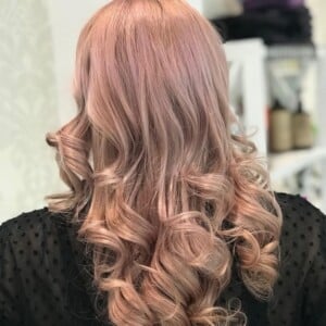 Haarfarbe Rosa Blond im Trend bei Blondinen