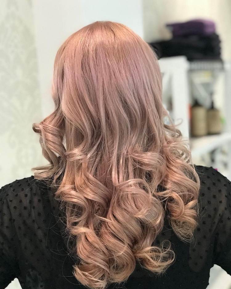 Haarfarbe Rosa Blond im Trend bei Blondinen
