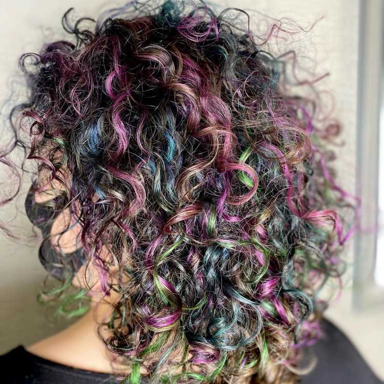 Haarfarbe für Naturlocken Oil Slik bunte Strähnchen