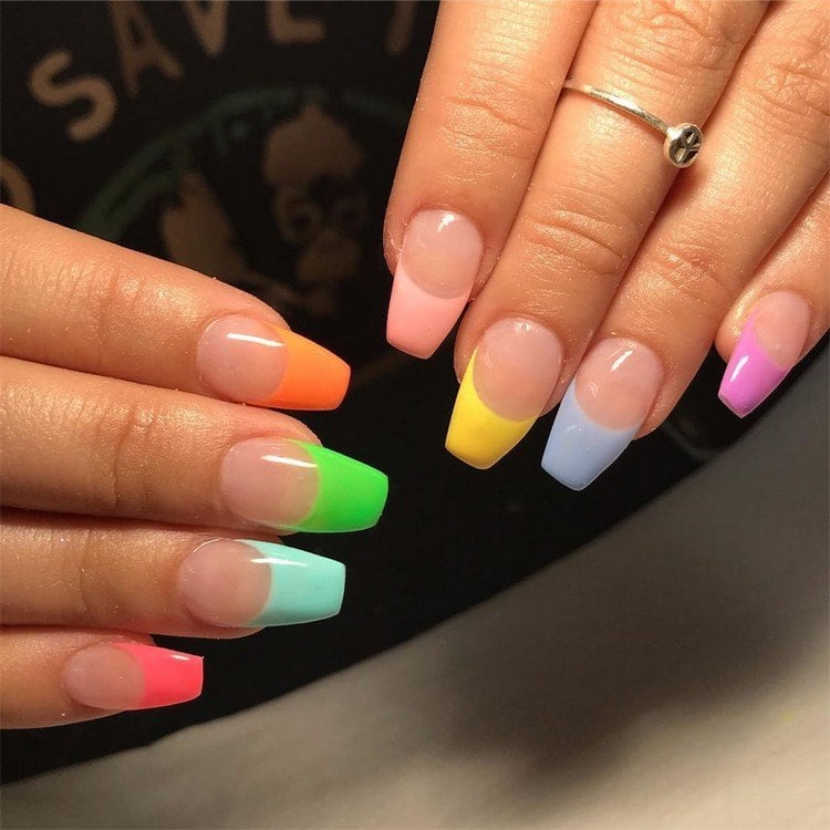Neon French Nails Frühlingsnägel 2021 Trends