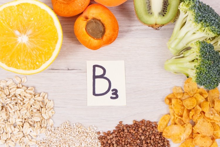 Niacin Vitamin B3 gibt esin Obst Gemüse und Vollkornprodukten