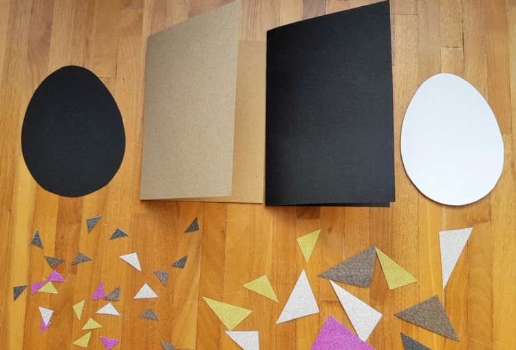 Ostereier mit selbst klebendem Papier gestalten - Dreiecke aus Glitzerpapier