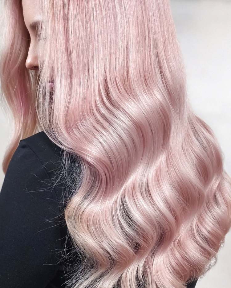 Pastellrosa Haare mit Perlglanz für helle Hauttypen