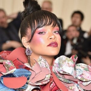 Rihanna Makeup Looks 2017 Draping Make-up Trend Anleitung