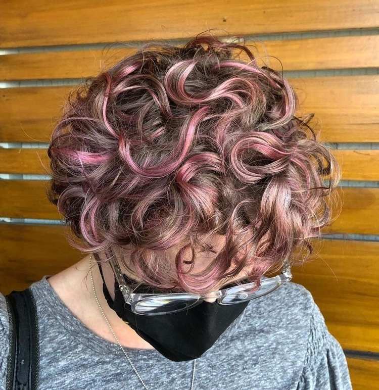 Rose braun haarfarbe bei einer kurzhaarfrisur