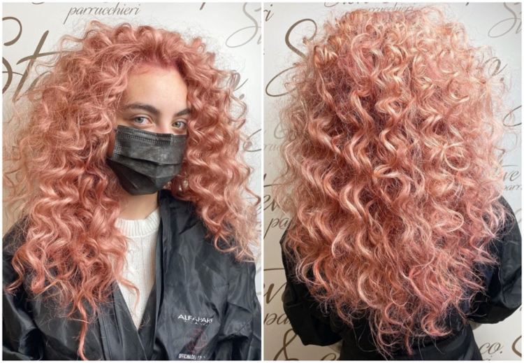 Rosegold Rosa Blonde Haare mit Locken