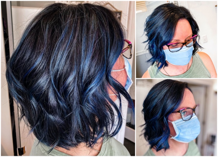 Schwarze Haare mit blauen Strähnchen auch für Frauen über 50 geeignet