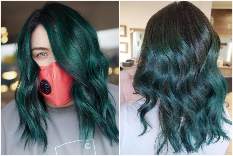 Schwarze Haare mit smaragdgrünen Highlights