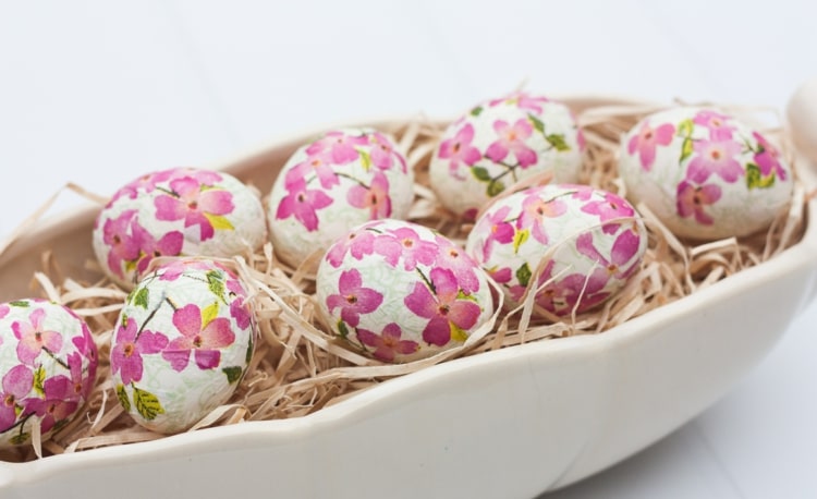 Serviettentechnik zu Ostern für Vintage Ostereier mit Blumenmuster in Pink