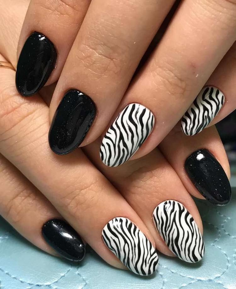 Zebra Nageldesign selber machen Anleitung Animal Print Nails
