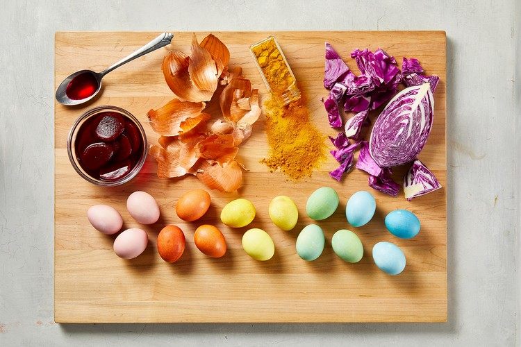 ausgeblasene Eier färben mit Naturfarben